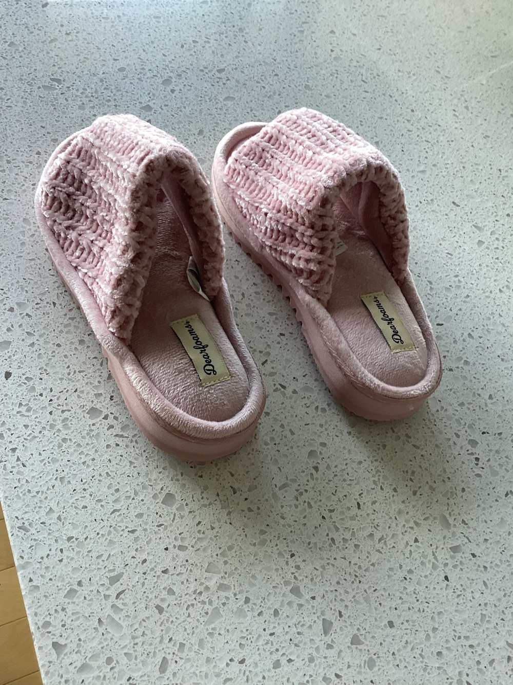 Dearfoams 
Plush Pink Slide Slippers